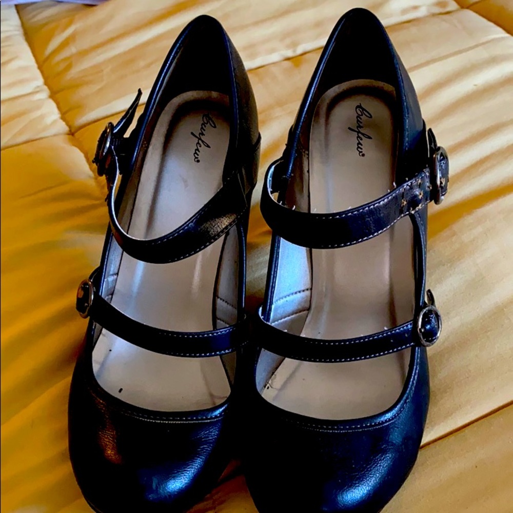 Gray heels